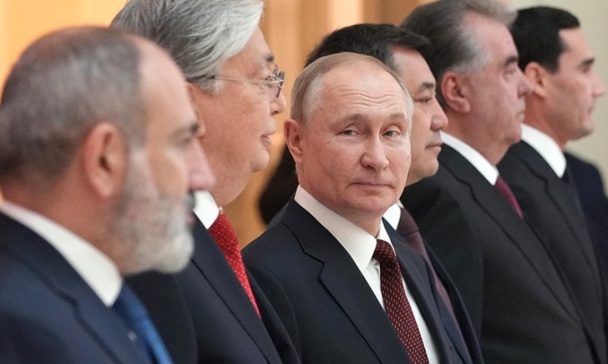 Tổng thống Vladimir Putin tại cuộc gặp những lãnh đạo thuộc Cộng đồng Các quốc gia Độc lập (SNG) ở  Saint Petersburg hôm 26/12. Ảnh: RIA Novosti.