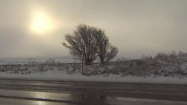 Tuyết rơi dày ảnh hưởng nghiêm trọng giao thông tại châu Âu - Ảnh 2.