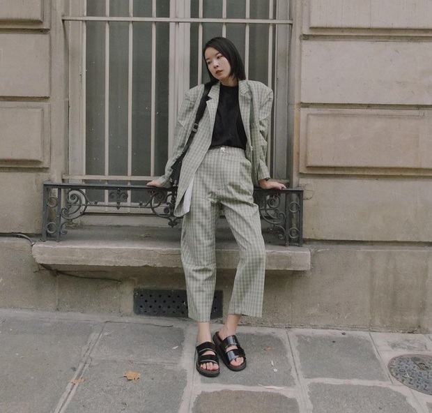 10 cách diện đồ họa tiết kẻ nổi bật mà vẫn sang trọng - Ảnh 4. 10 cách diện đồ họa tiết kẻ nổi bật mà vẫn sang trọng - Ảnh 4.