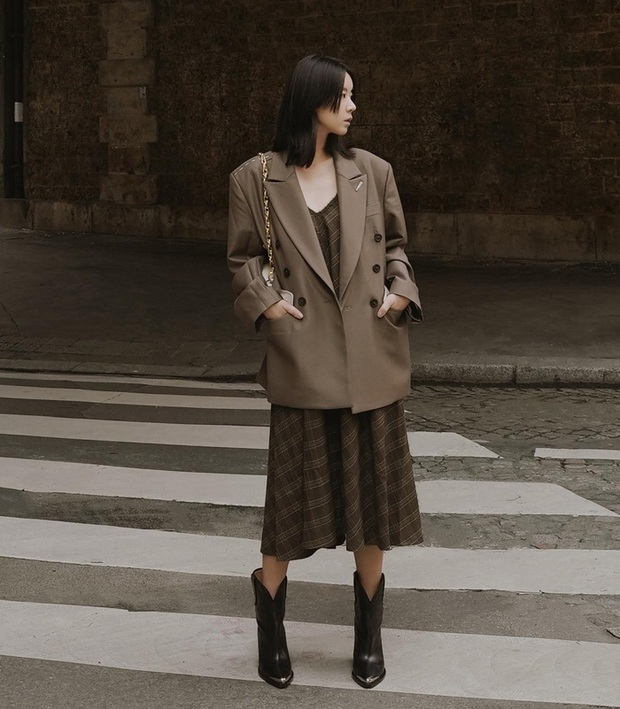 10 cách diện đồ họa tiết kẻ nổi bật mà vẫn sang trọng - Ảnh 8. 10 cách diện đồ họa tiết kẻ nổi bật mà vẫn sang trọng - Ảnh 8.