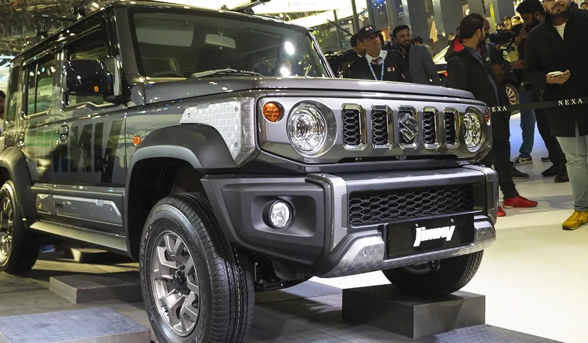 Suzuki Jimny chưa chốt ra mắt Việt Nam đã có bản mới: Rẻ hơn nhưng trông chất hơn, sản xuất giới hạn- Ảnh 3.