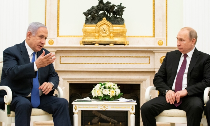 Tổng thống Nga Vladimir Putin (phải) và Thủ tướng Israel Benjamin Netanyahu tại Moskva hồi tháng 4/2019. Ảnh: Reuters