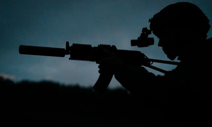 Binh sĩ Ukriane trong buổi huấn luyện tác chiến ban đêm tại tỉnh Kiev ngày 11/9/2022. Ảnh: Global Images Ukraine