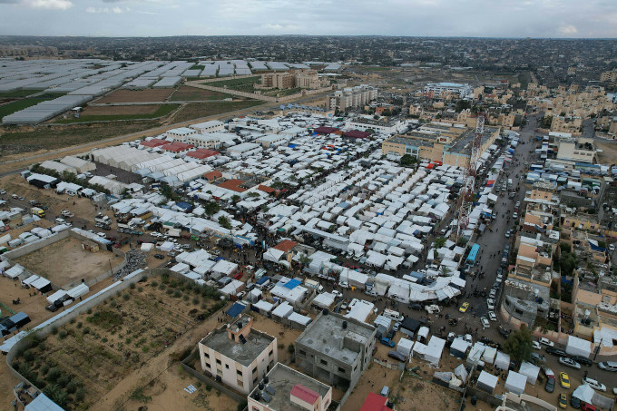 Trại lều tị nạn của UNRWA ở Khan Younis, Gaza, ngày 27/11. Ảnh: AFP