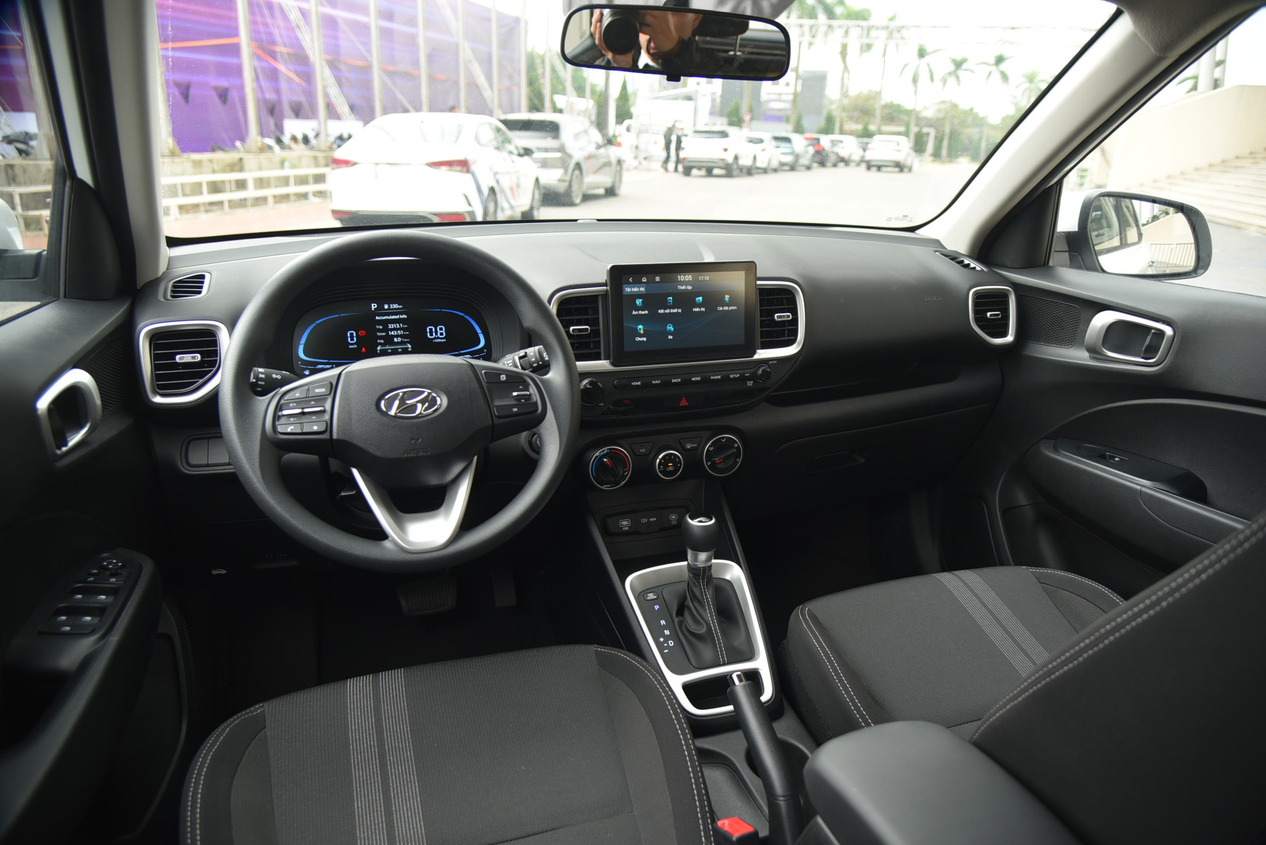 Ngồi thử Hyundai Venue phiên bản tiêu chuẩn: Rẻ hơn 40 triệu đồng, trang bị không khác biệt nhiều - Ảnh 8.