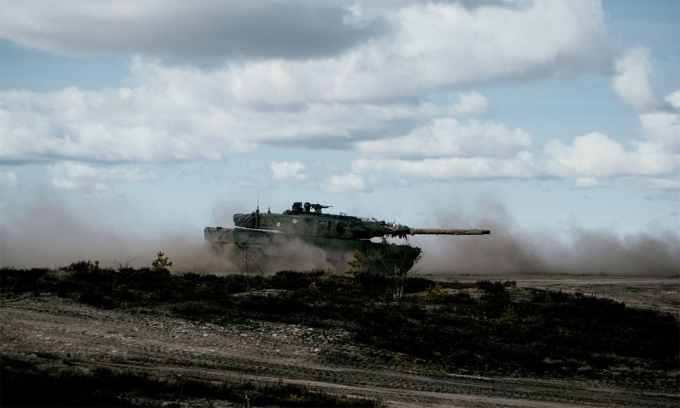 Xe tăng chủ lực Leopard 2A4 của Phần Lan tham gia diễn tập Arrow 22 vào tháng 5/2022. Ảnh: AFP