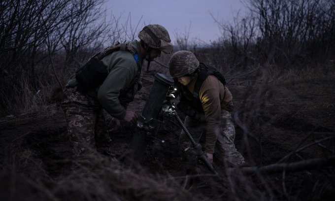 Lính cối Ukraine tham chiến tại tỉnh Zaporizhzhia hôm 5/12. Ảnh: AFP