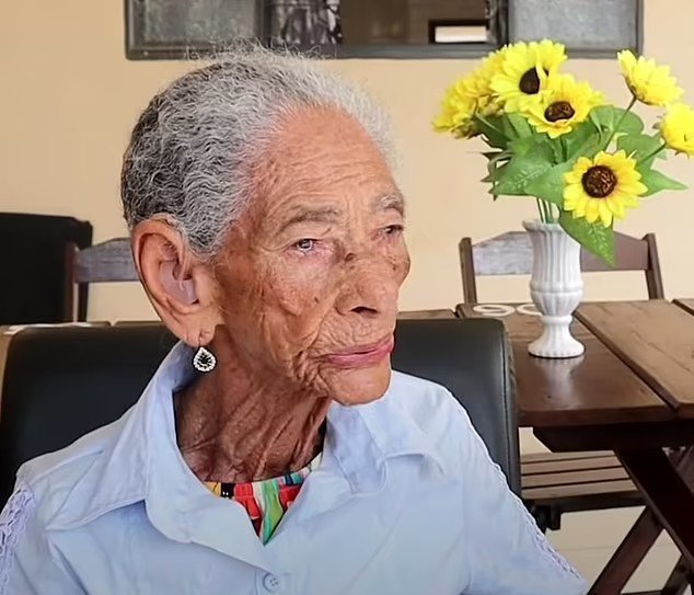 Cụ bà 115 tuổi vẫn đi chợ, may vá, tiết lộ cả đời chăm ăn một loại hạt mà Việt Nam không thiếu - 1