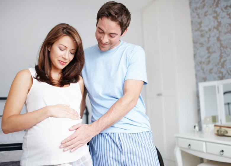 Vợ suýt sảy thai, chồng xem lại camera phát hiện hành động không ngờ của mẹ mình - 1