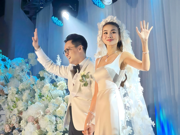 Linh Rin, Thanh Hằng và loạt mỹ nhân Việt cưới năm 2023: Người đơn giản đến bất ngờ, người bị chê làm lố - Ảnh 5.