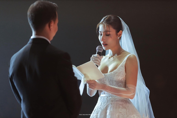 Linh Rin, Thanh Hằng và loạt mỹ nhân Việt cưới năm 2023: Người đơn giản đến bất ngờ, người bị chê làm lố - Ảnh 8.