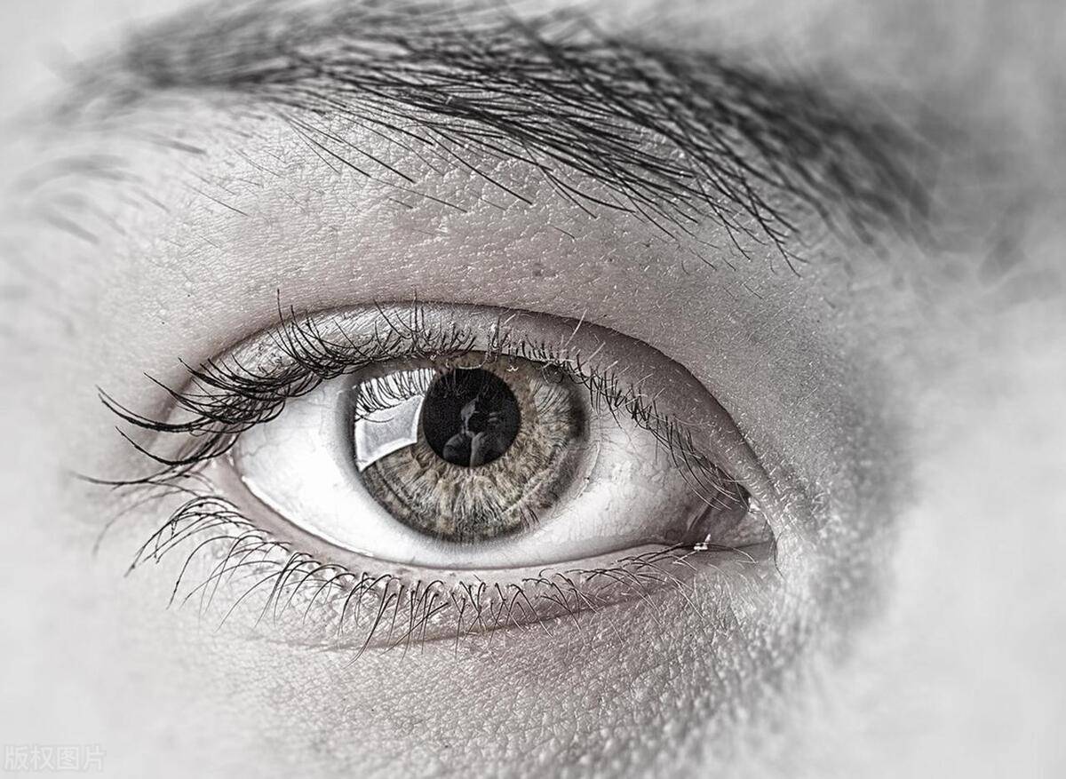 Trắc nghiệm tâm lý: Ánh mắt nào khiến bạn thấy bất an nhất? - 3