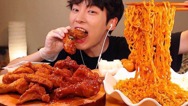 Hai năm sau khi hạn chế, làn sóng mukbang bùng phát trở lại: Chỉ cần ngồi ăn mỗi tháng kiếm 50 triệu đồng - Ảnh 2.