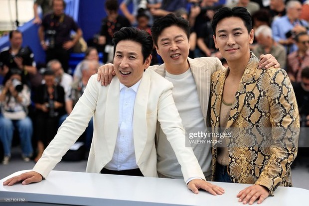 Cuộc đời Ảnh đế Lee Sun Kyun: Từ đỉnh vinh quang rơi xuống hố sâu tuyệt vọng, để rồi chọn lấy cái kết bi thảm - Ảnh 11.