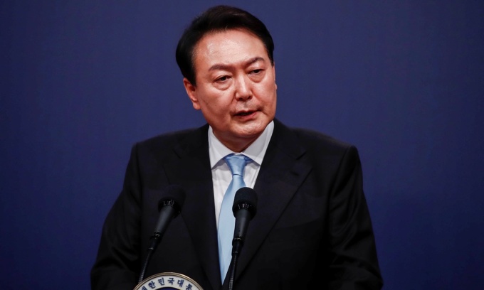 Tổng thống Hàn Quốc Yoon Suk-yeol phát biểu trong một cuộc họp báo ở Seoul hồi tháng 5/2022. Ảnh: Reuters