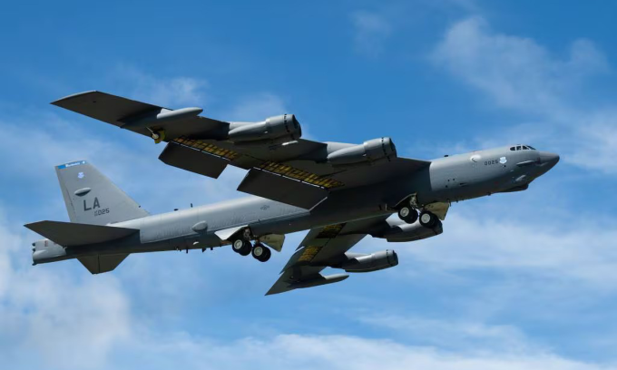 Oanh tạc cơ B-52 Mỹ tại Ấn Độ Dương hồi tháng 3. Ảnh: USAF