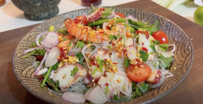 Salad kiểu Thái. Ảnh: Bùi Thủy