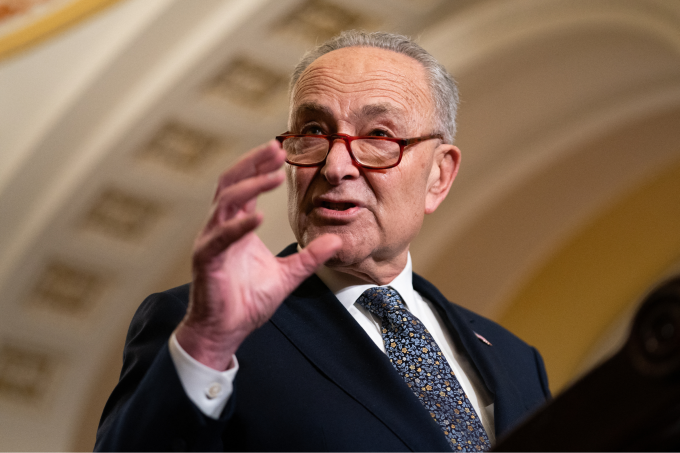 Thượng nghị sĩ Chuck Schumer phát biểu trong họp báo ngày 14/11 ở Washington, Mỹ. Ảnh: AFP