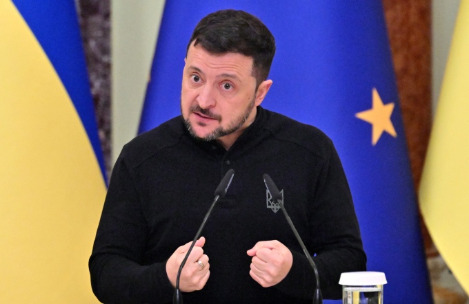 Tổng thống Ukraine Volodymyr Zelensky trong cuộc họp báo tại Kiev ngày 1/12. Ảnh: AFP