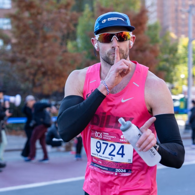 Dylan Shrier, 28 tuổi liệt kê thành tích tham gia giải Marathon Boston và New York City vào sơ yếu lý lịch và tìm được việc. Ảnh: Dylan Shrier