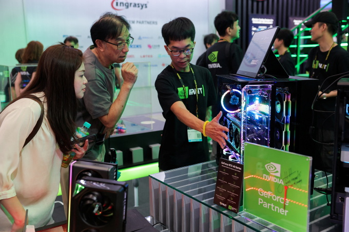 Nhân viên Nvidia giới thiệu sản phẩm tại triển lãm Computex (Đài Loan) hồi tháng 6. Ảnh: Reuters