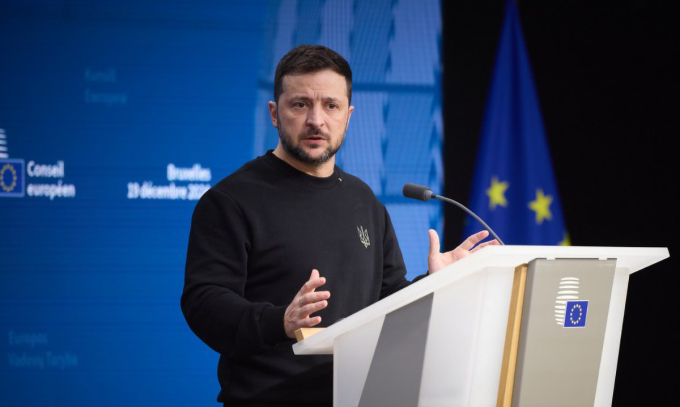 Tổng thống Ukraine Volodymyr Zelensky phát biểu tại buổi họp báo ở Brussels, Bỉ hôm 19/12. Ảnh: Văn phòng Tổng thống Ukraine