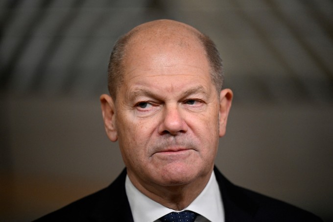 Thủ tướng Đức Olaf Scholz trả lời báo chí tại trụ sở Liên minh châu Âu ở Brussels, Bỉ ngày 18/12. Ảnh: AFP