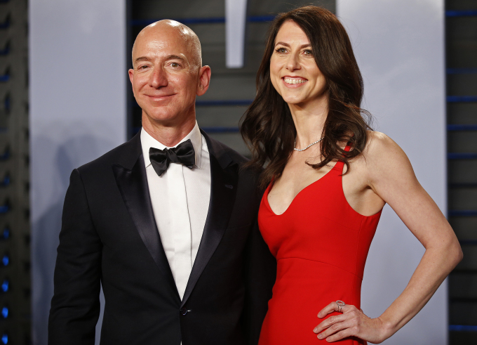 Jeff Bezos và Mackenzie Scott trong một sự kiện năm 2018. Ảnh: Reuters