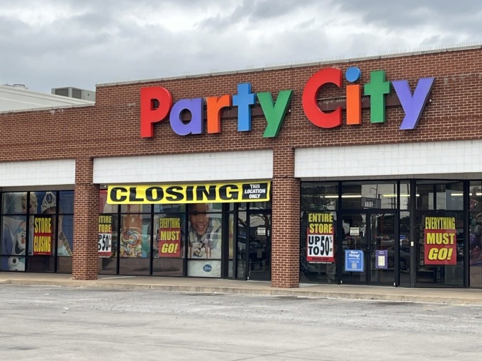 Party City tại Wichita Walls (Texas) thông báo sắp đóng cửa. Ảnh: Wichita Falls Times Records News