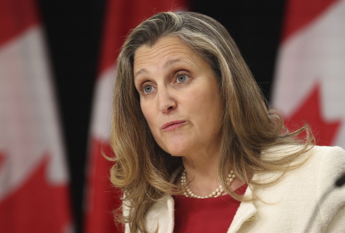 Phó thủ tướng Canada Chrystia Freeland phát biểu tại Ottawa ngày 19/11. Ảnh: AP