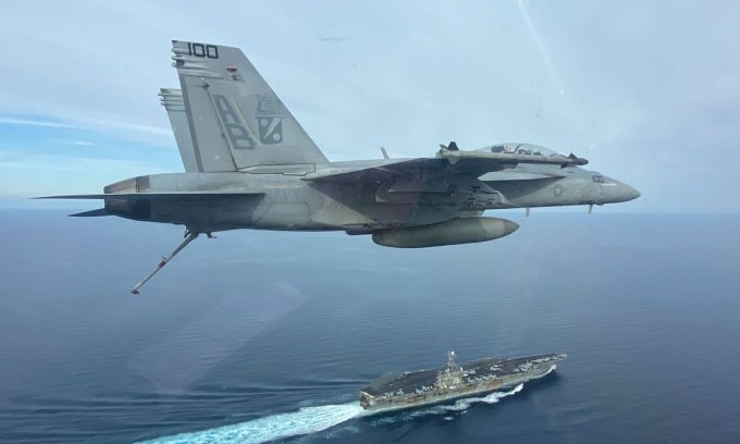 Tiêm kích F/A-18F của Phi đoàn 11 bay trên USS Harry S. Truman ở Địa Trung Hải hồi tháng 11. Ảnh: US Navy