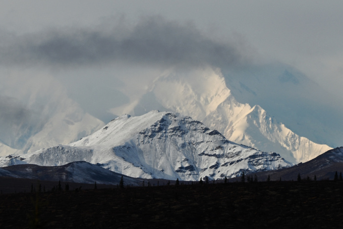 Mây che phủ đỉnh núi Denali, bang Alaska, Mỹ tháng 9/2022. Ảnh: AFP