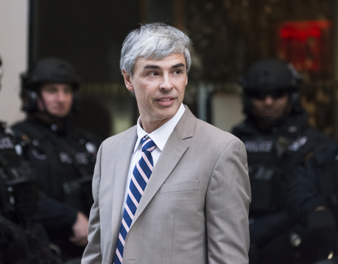 Larry Page bên ngoài Trump Tower ở New York (Mỹ). Ảnh: Reuters