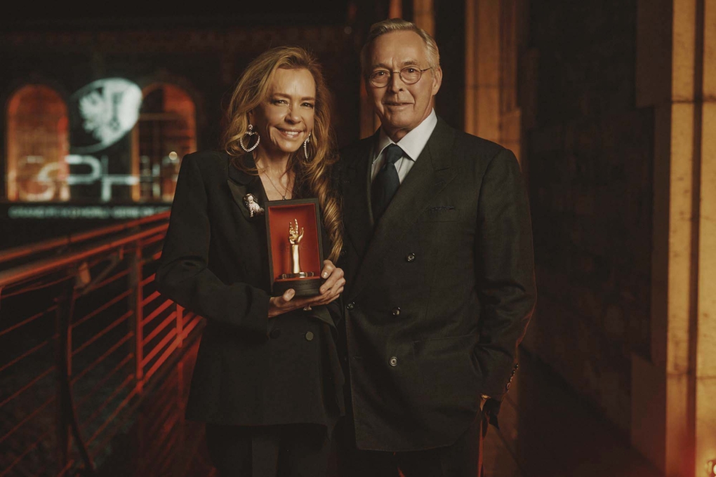 Hai đồng chủ tịch của Chopard nhận 2 giải thưởng quan trọng. Ảnh: Chopard