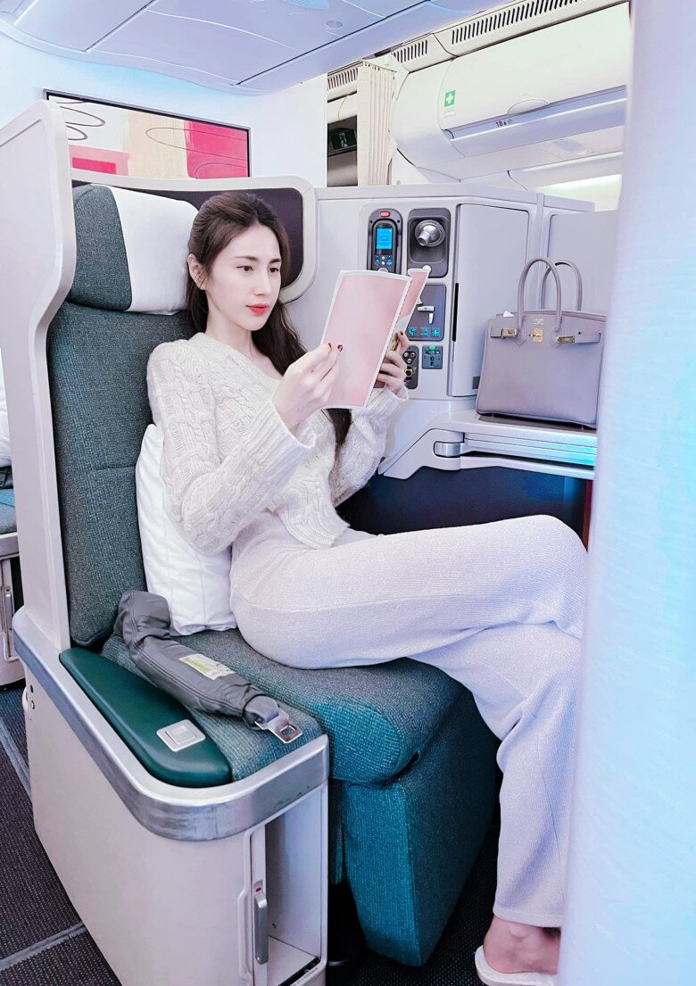 Từ sau năm 2021, Thủy Tiên dần ở ẩn, hiếm hoi xuất hiện tại các sự kiện hay chia sẻ cuộc sống trên mạng xã hội.