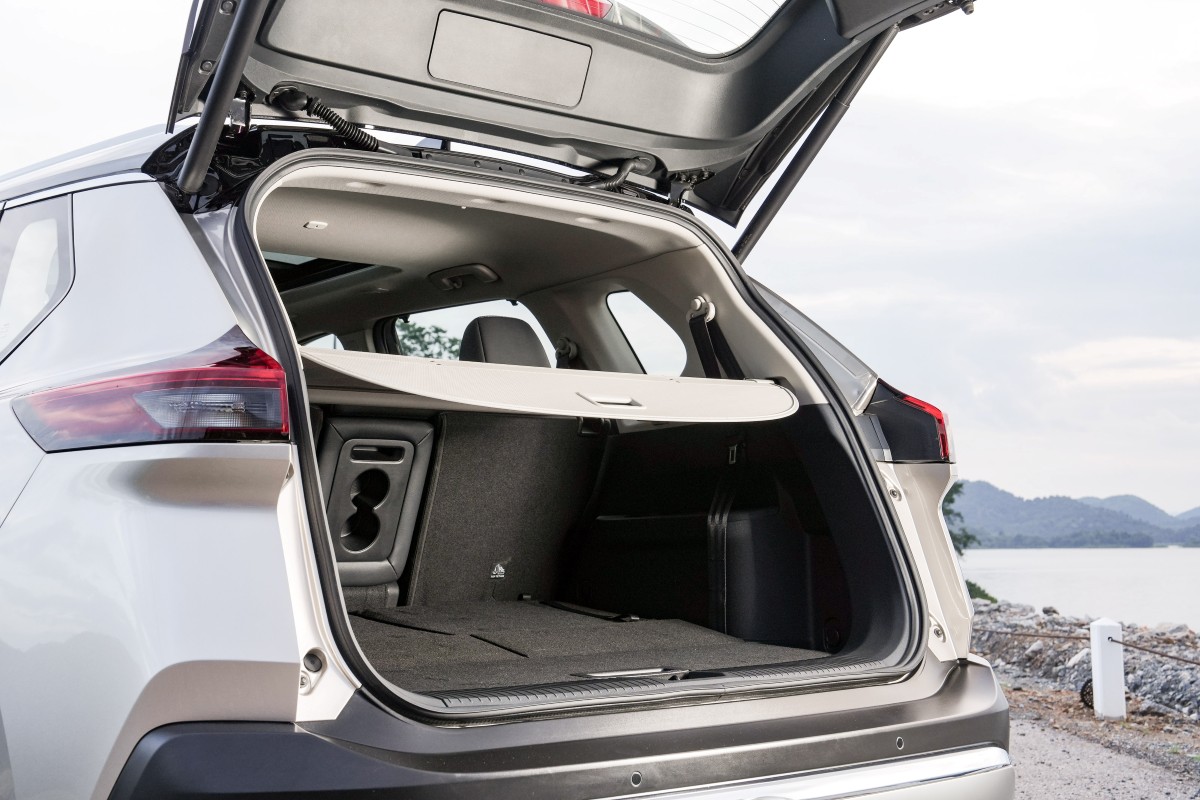 Nissan X-Trail 2026 ra mắt gần Việt Nam: Giá quy đổi 1,4 tỷ đồng, 1 bản có nhiều trang bị ‘ăn chơi’, động cơ hybrid đấu CR-V- Ảnh 10. Nissan X-Trail 2026 ra mắt gần Việt Nam: Giá quy đổi 1,4 tỷ đồng, 1 bản có nhiều trang bị ‘ăn chơi’, động cơ hybrid đấu CR-V- Ảnh 10.