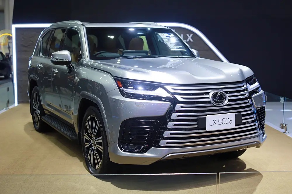Lexus LX 500d ra mắt ĐNÁ: Giá quy đổi từ 12,3 tỷ đồng, máy dầu 3.3L mạnh 304 mã lực, về Việt Nam dễ thành hàng hiếm- Ảnh 1. Lexus LX 500d ra mắt ĐNÁ: Giá quy đổi từ 12,3 tỷ đồng, máy dầu 3.3L mạnh 304 mã lực, về Việt Nam dễ thành hàng hiếm- Ảnh 1.