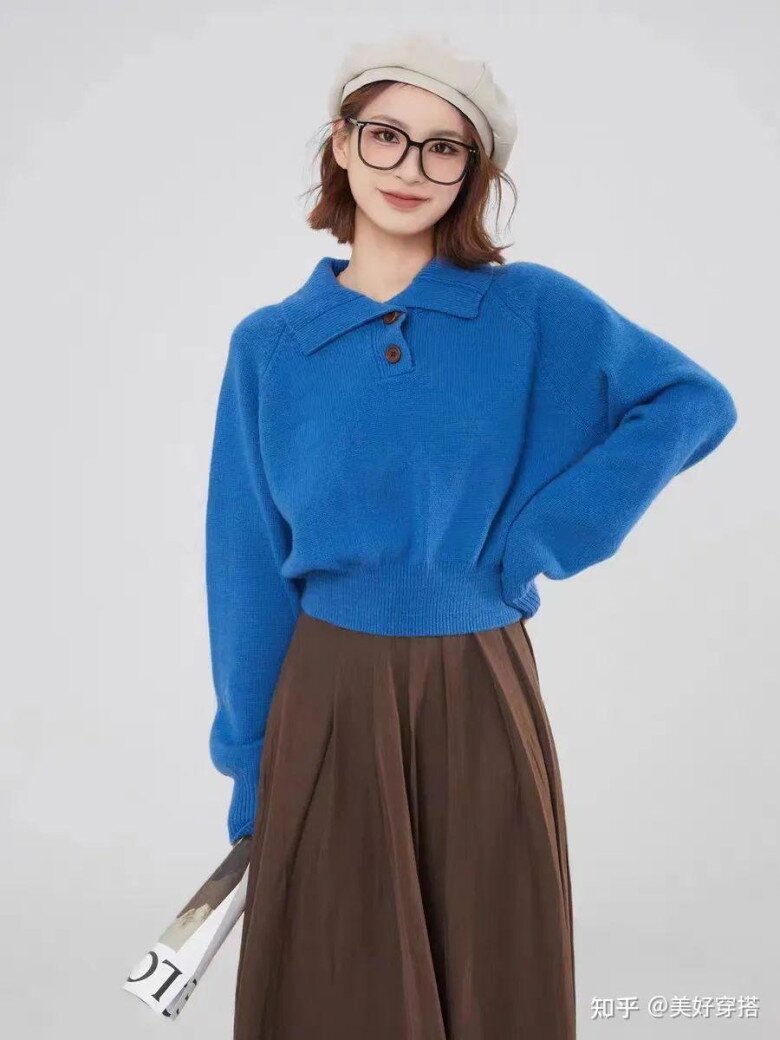 Không phải đen trắng hay xám, đây là 5 màu áo len đẹp nên sắm mùa Thu Đông, vừa trẻ trung lại không kén da - 2