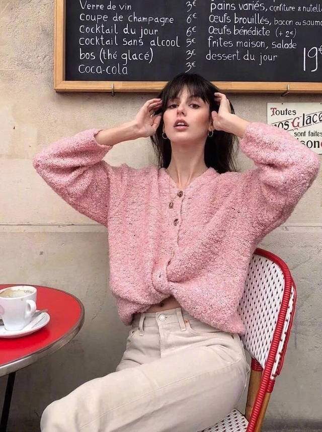 Không phải đen trắng hay xám, đây là 5 màu áo len đẹp nên sắm mùa Thu Đông, vừa trẻ trung lại không kén da - 16