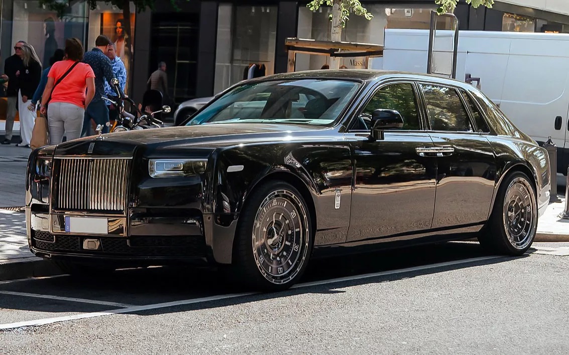 Rolls-Royce Phantom lên mâm kiểu Rolex: Khi xe siêu sang cũng cần một món trang sức riêng- Ảnh 1. Rolls-Royce Phantom lên mâm kiểu Rolex: Khi xe siêu sang cũng cần một món trang sức riêng- Ảnh 1.