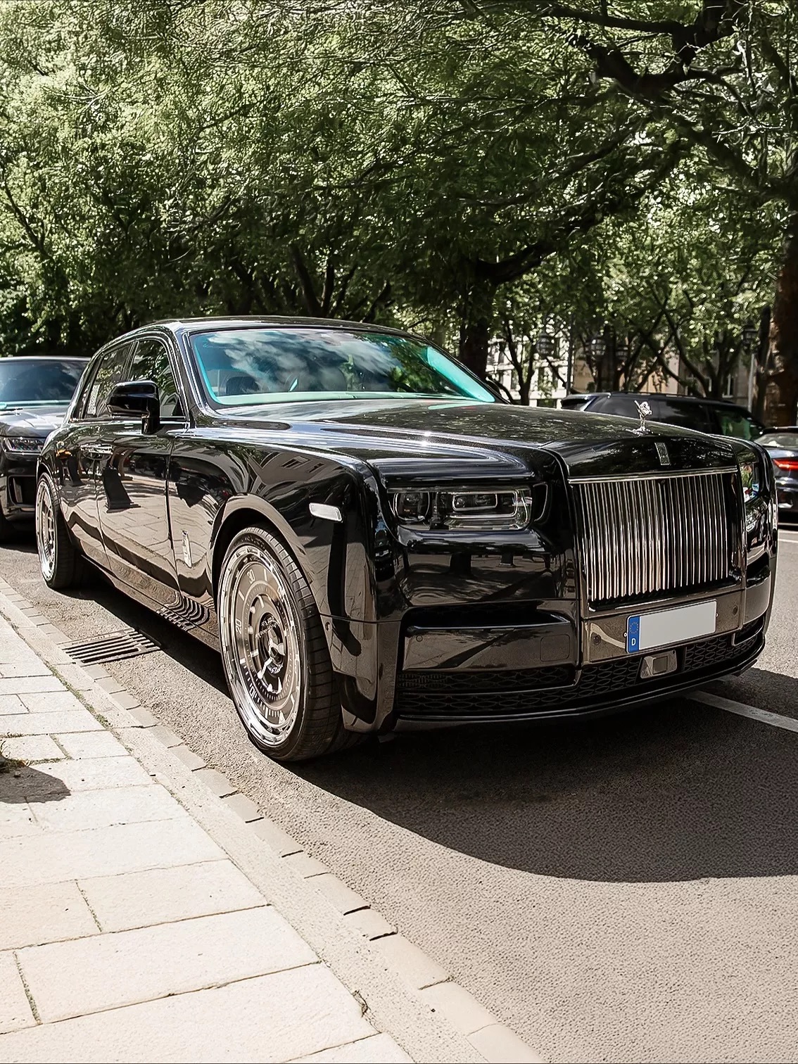Rolls-Royce Phantom lên mâm kiểu Rolex: Khi xe siêu sang cũng cần một món trang sức riêng- Ảnh 3. Rolls-Royce Phantom lên mâm kiểu Rolex: Khi xe siêu sang cũng cần một món trang sức riêng- Ảnh 3.