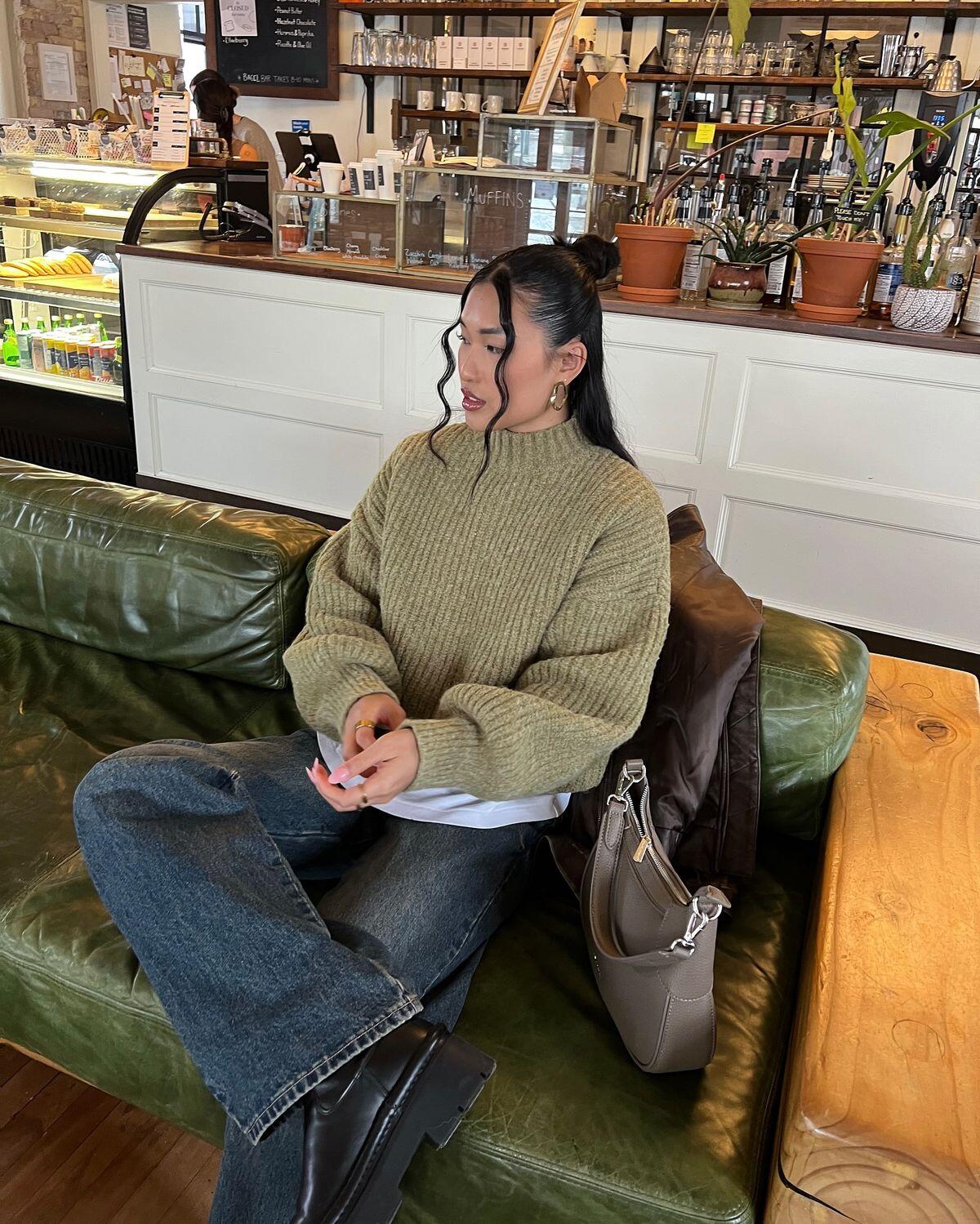 5 kiểu áo amp;#34;chân áiamp;#34; giữ ấm mùa lạnh mà vẫn sành điệu, mặc đi làm hay đi chơi đều đẹp - 15