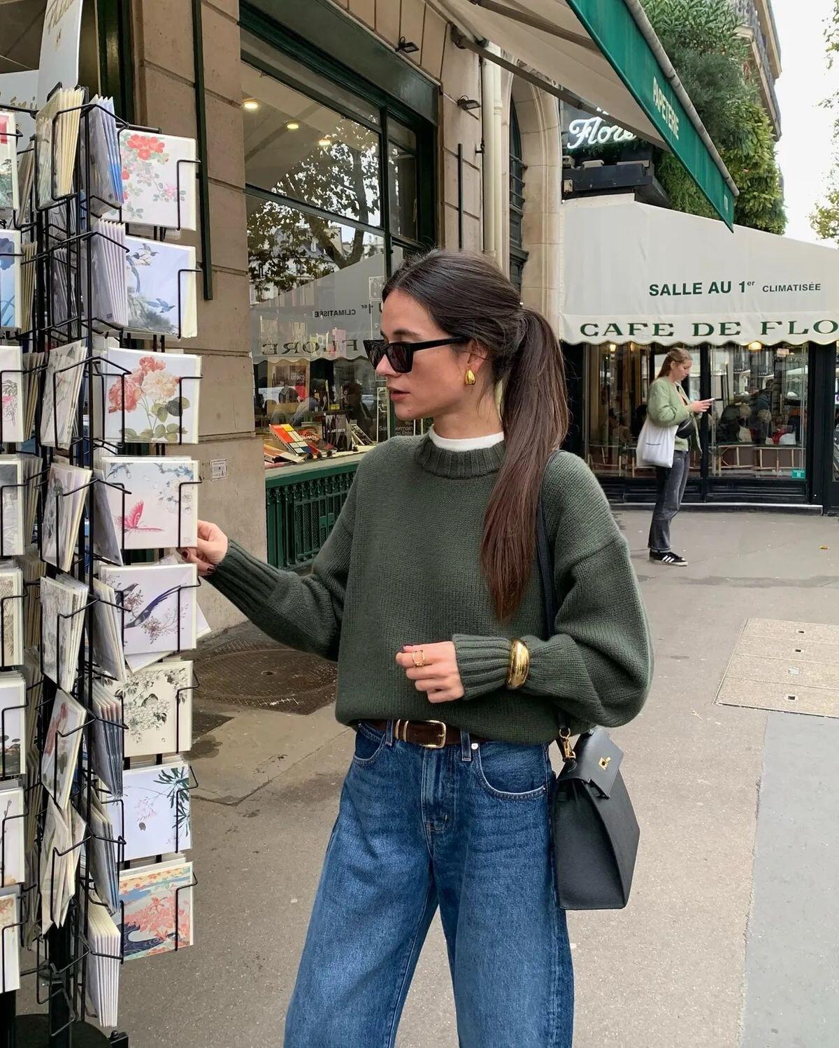 Sweater thoải mái, trẻ trung và dễ phối với jeans, legging hoặc chân váy. Hợp cả đi làm lẫn đi chơi. Có thể layer thêm áo giữ nhiệt hoặc khoác blazer, trench coat để tăng độ ấm.