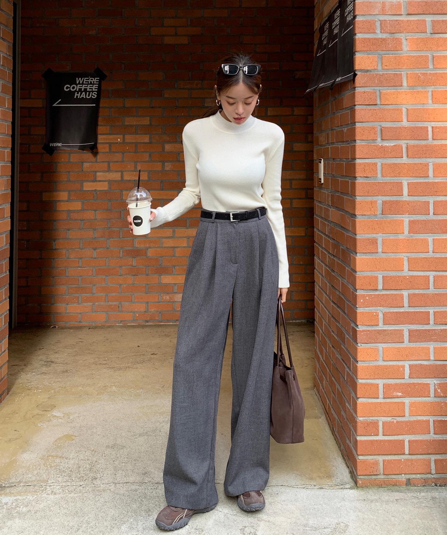 Áo len mỏng mặc sao cho đẹp? Đừng bỏ lỡ 4 công thức phối đồ cực hợp khí trời, lại dễ áp dụng hằng ngày - 15