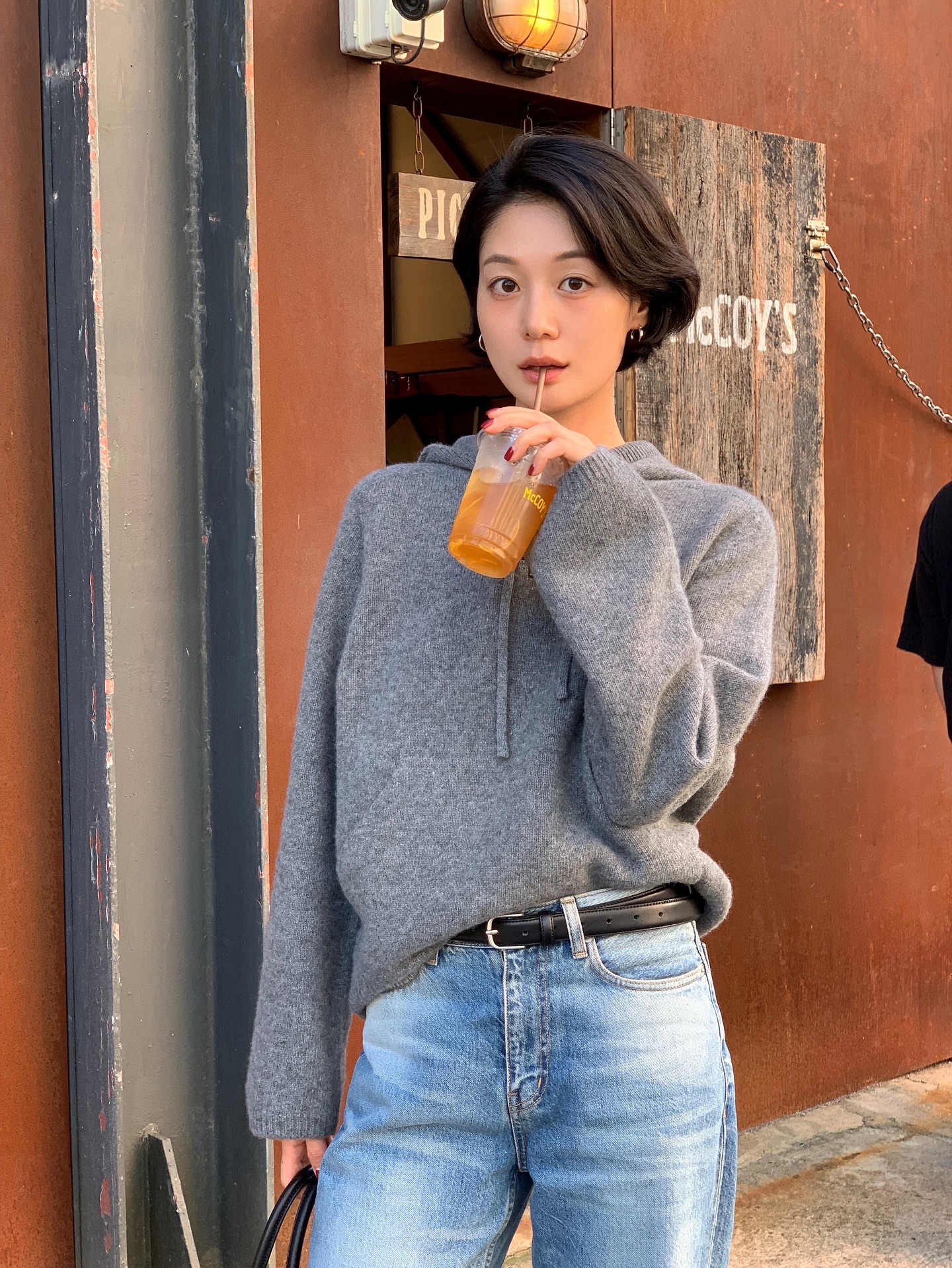 Áo len mỏng mặc sao cho đẹp? Đừng bỏ lỡ 4 công thức phối đồ cực hợp khí trời, lại dễ áp dụng hằng ngày - 9