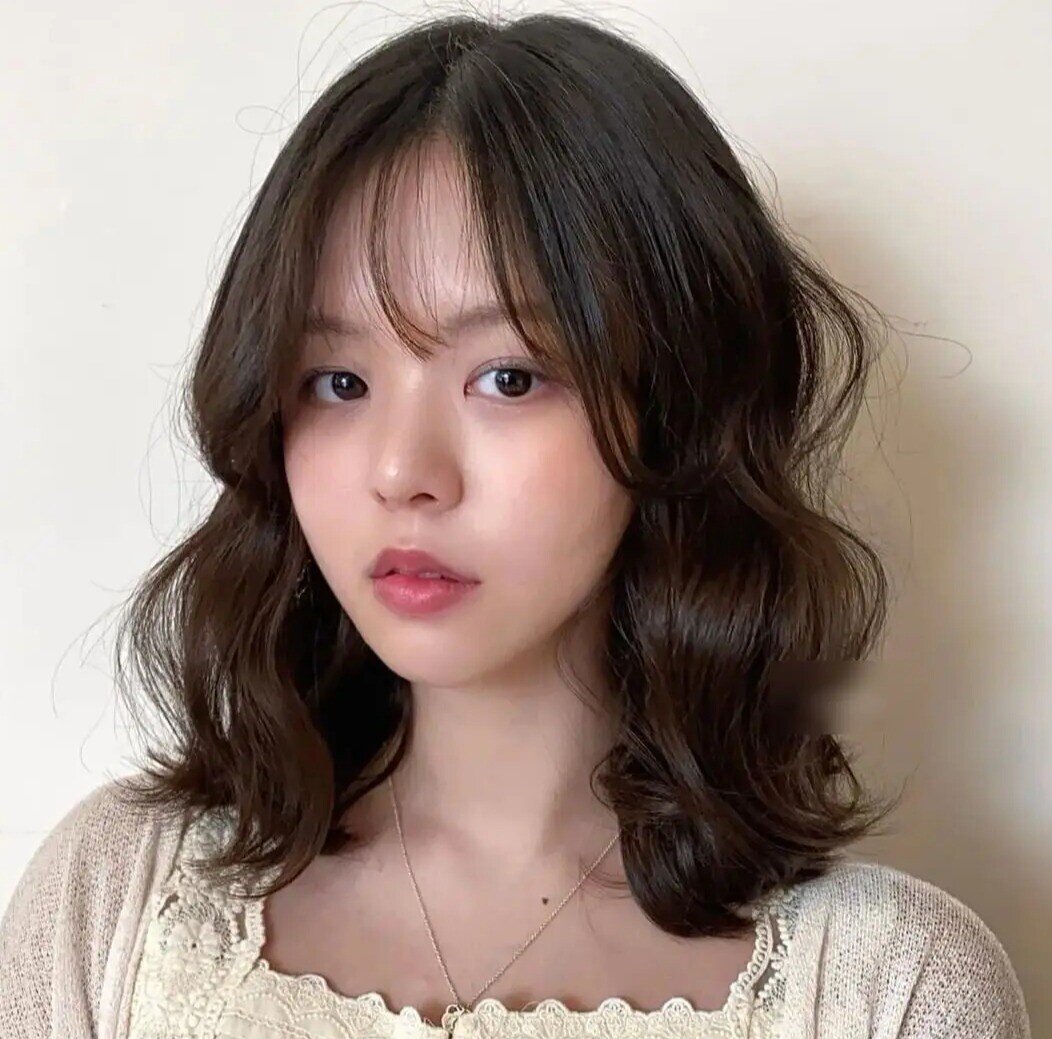 Tóc ngang vai có 5 kiểu này hợp mặt tròn, cứ chọn 1 trong 5 là đảm bảo mặt nhỏ gọn, ai nhìn cũng phải khen - 19