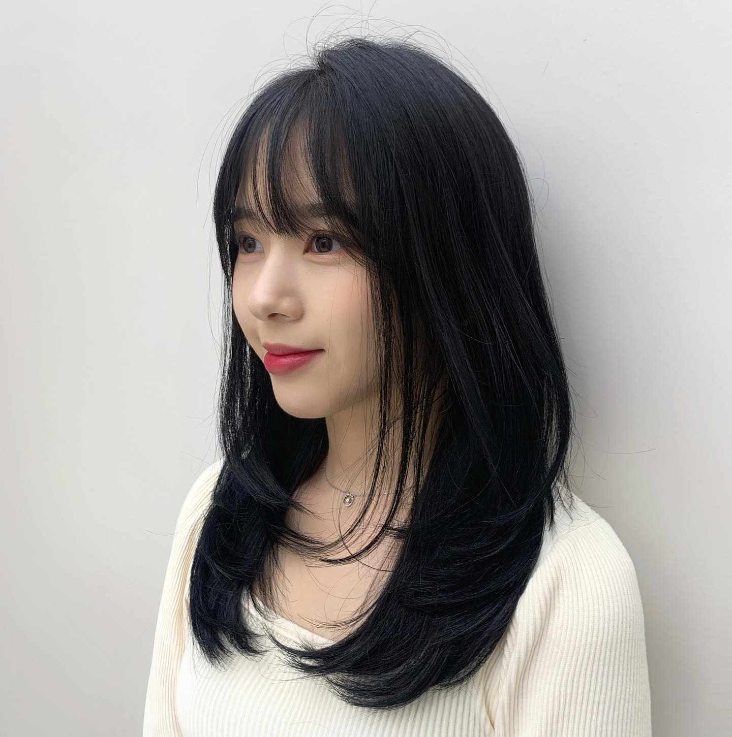 Tóc ngang vai có 5 kiểu này hợp mặt tròn, cứ chọn 1 trong 5 là đảm bảo mặt nhỏ gọn, ai nhìn cũng phải khen - 10