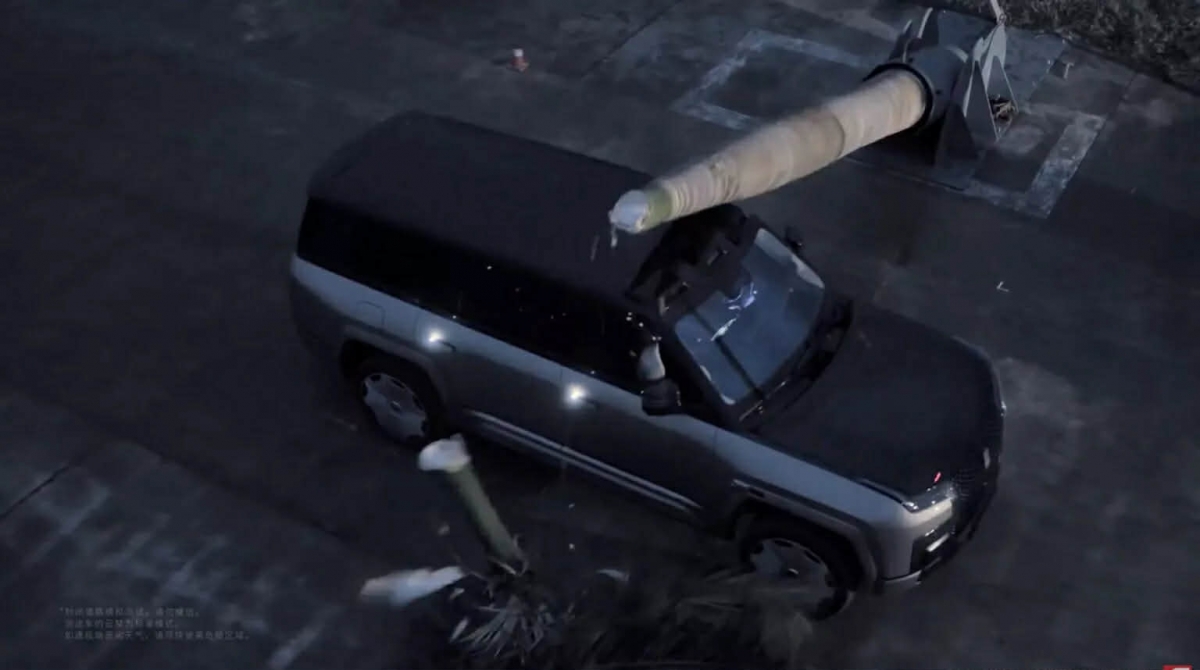 BYD “thả cây cọ khổng lồ” xuống đầu để chứng tỏ độ bền của Yangwang U8- Ảnh 6.