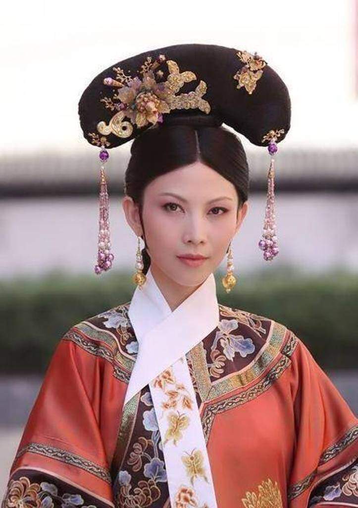 Cô từng nổi tiếng với vai diễn Nghi Tu trong Chân Hoàn Truyện.