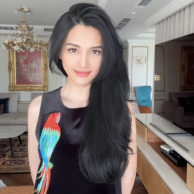 Cựu người mẫu Huỳnh Thanh Tuyền từng trải qua quãng thời gian để mái tóc hư tổn nặng nề. Sau đó, cô dần học cách chăm sóc, cải thiện suối tóc khỏe mạnh và đúc kết được nhiều kinh nghiệm.